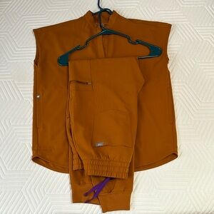 FIGS XXS Rafaela top with S Zamora high waisted pants. Atlantic Fall.